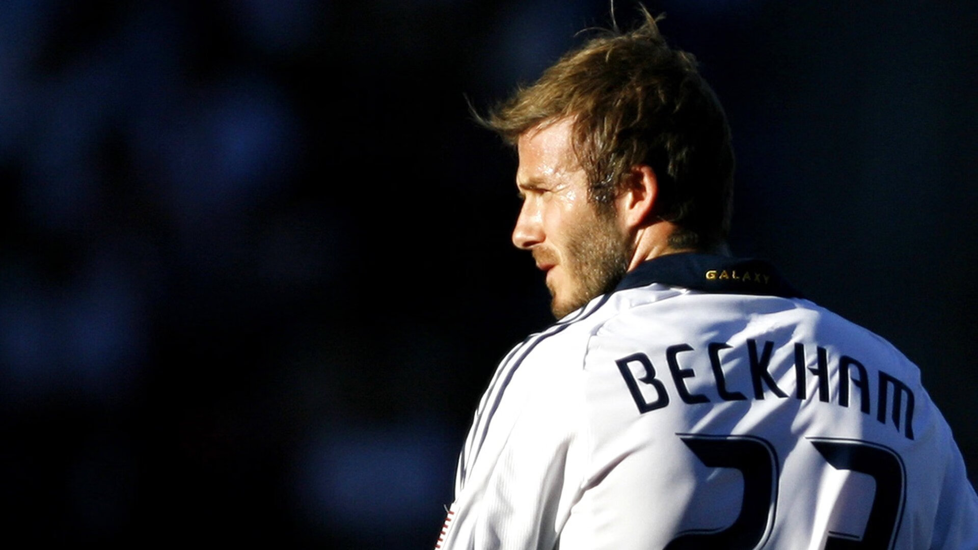 足球赛场焦点!韩国队对阵日本队,关键一战,双方鏖战至最后一刻